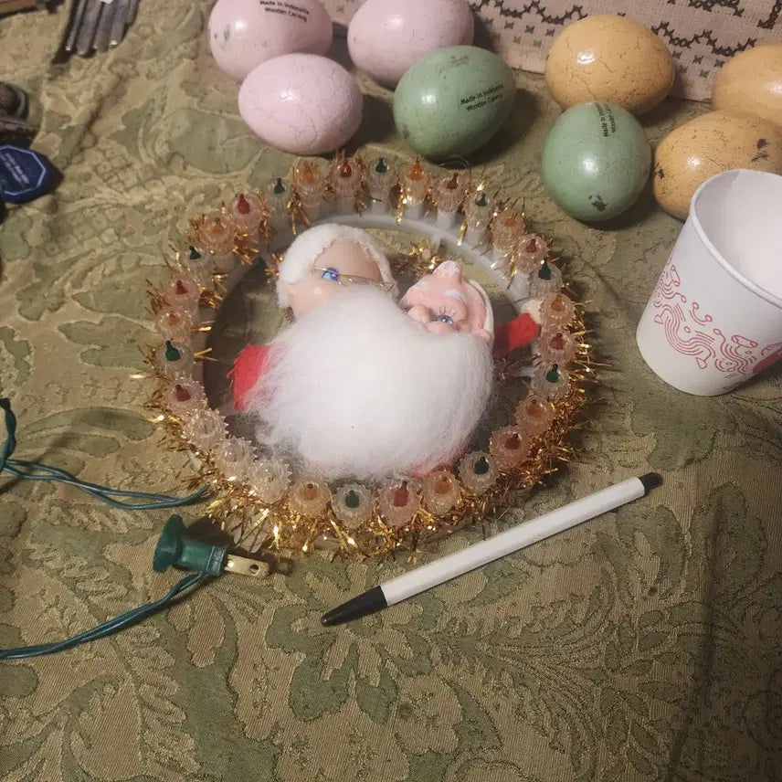 [BUNJANG] Vintage Santa Claus Couple Ornament (Partial Light Function) - 18cm Diameter / 오래된 산타클로스 부부 장식 불이 반만 들어 옵니다 지름18cm  110V