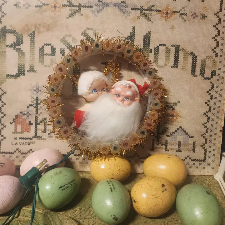 [BUNJANG] Vintage Santa Claus Couple Ornament (Partial Light Function) - 18cm Diameter / 오래된 산타클로스 부부 장식 불이 반만 들어 옵니다 지름18cm  110V