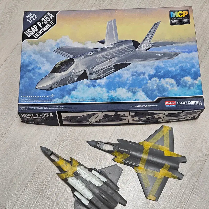[BUNJANG] Academy Science 1/72 F-35A (Slightly Assembled) / 아카데미과학 1/72 F-35A (아주 약간 조립함)