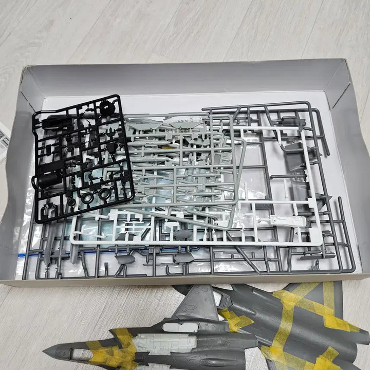 [BUNJANG] Academy Science 1/72 F-35A (Slightly Assembled) / 아카데미과학 1/72 F-35A (아주 약간 조립함)