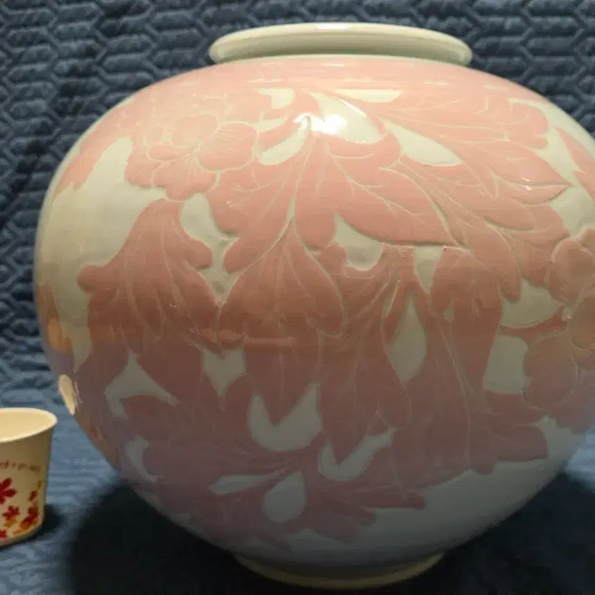 [BUNJANG] Moranmun White Porcelain Jar by Master Ceramicist Park Gwang-seong, Yongun Pottery / 모란문 백자 항아리, 여주 도자기 명장 박광성 도예가, 용운도예