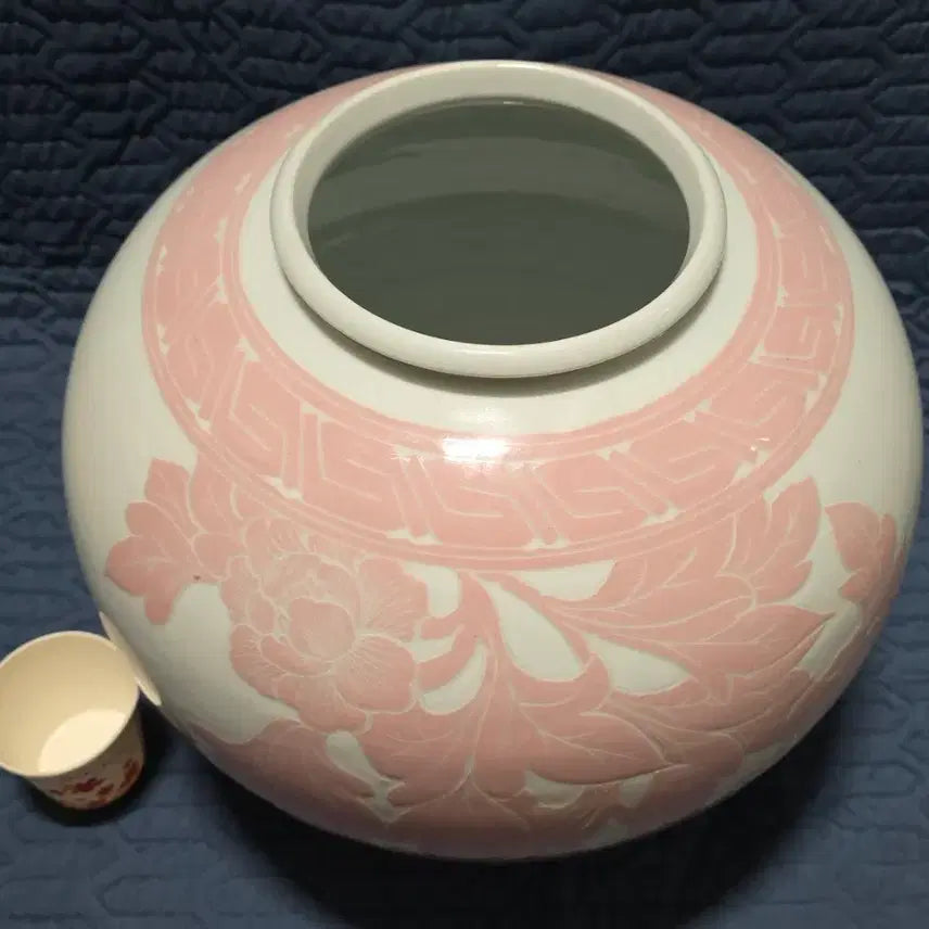 [BUNJANG] Moranmun White Porcelain Jar by Master Ceramicist Park Gwang-seong, Yongun Pottery / 모란문 백자 항아리, 여주 도자기 명장 박광성 도예가, 용운도예