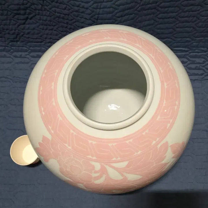 [BUNJANG] Moranmun White Porcelain Jar by Master Ceramicist Park Gwang-seong, Yongun Pottery / 모란문 백자 항아리, 여주 도자기 명장 박광성 도예가, 용운도예