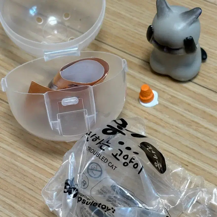 [BUNJANG] Worrying Cat - "Mistake" Samyang Gacha Figure / 엫.. 고민하는 고양이 - 실수한 삼냥 가챠 피규어