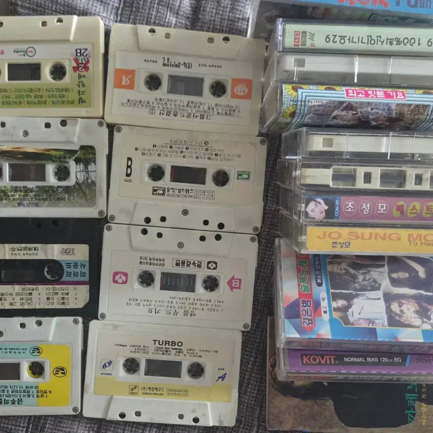 [BUNJANG] Various Artists Latest K-Pop Hits Cassette Tape Bundle Set (39 Tapes) / 가품 최신가요모음 39장