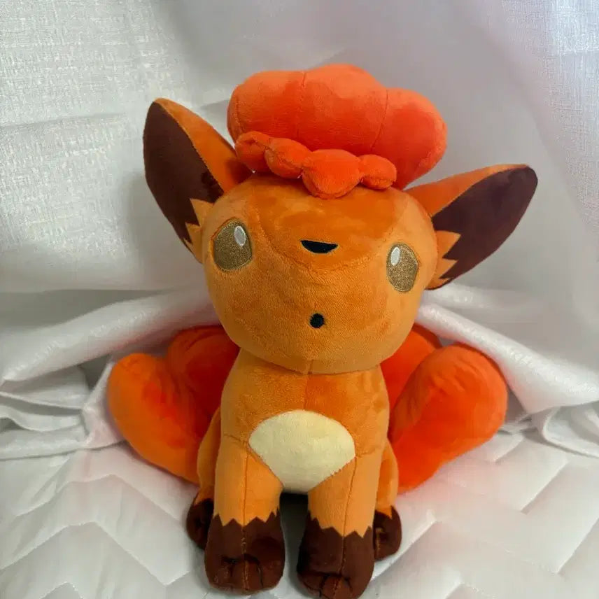 [BUNJANG] Pokemon Vulpix 25cm Plush Doll (Authentic) / 정품 포켓몬 식스테일 25cm 인형