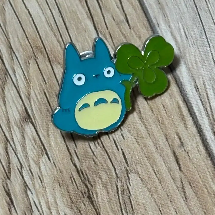 [BUNJANG] Studio Ghibli Clover Totoro Badge / 스튜디오 지브리 클로버 토토로 뱃지
