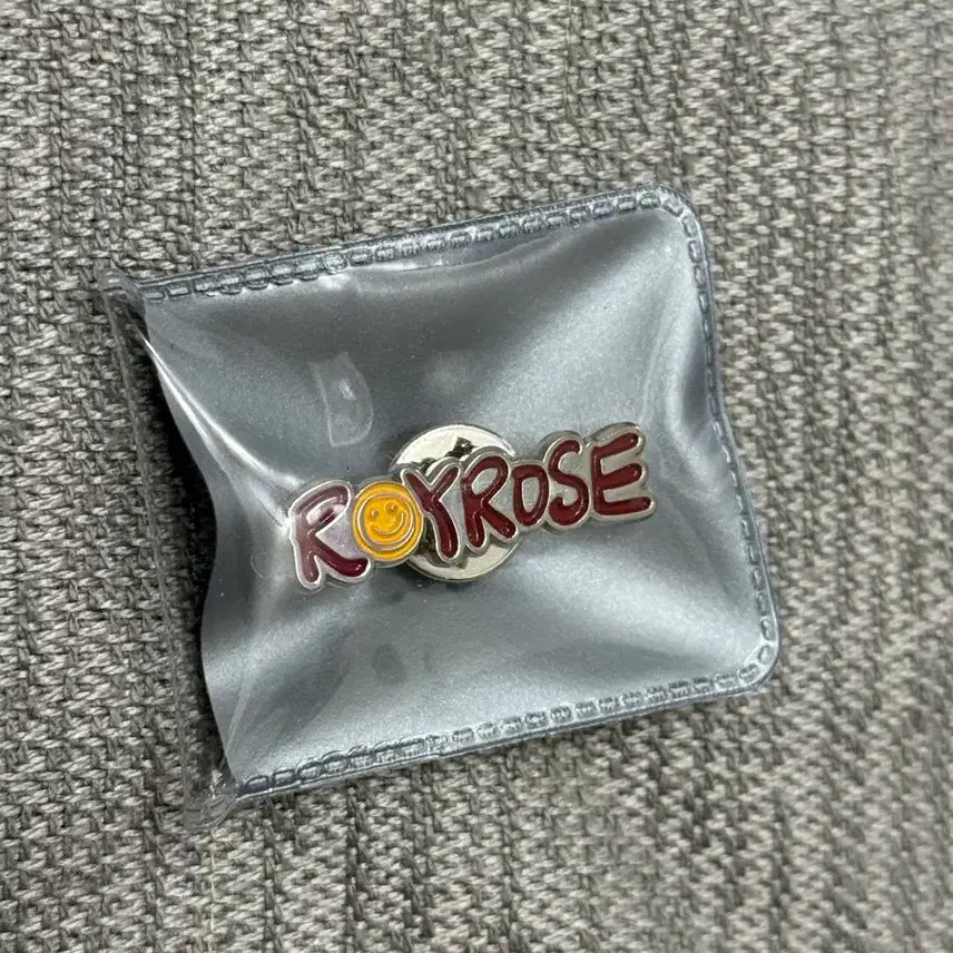 [BUNJANG] ROSE &amp; ROSÉ 2nd Generation Badge / 로이로제 뱃지