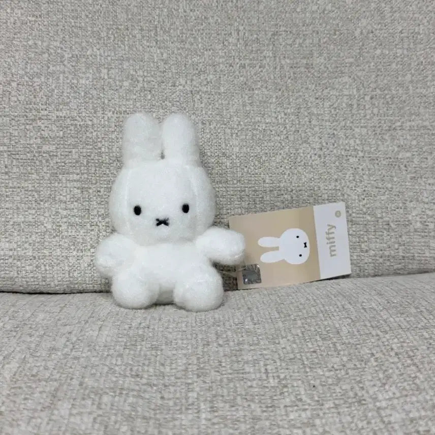 [BUNJANG] Miffy Seating Creamy 12cm Keychain Plush / 정품 미피 시팅 크리미 키링 인형 12cm