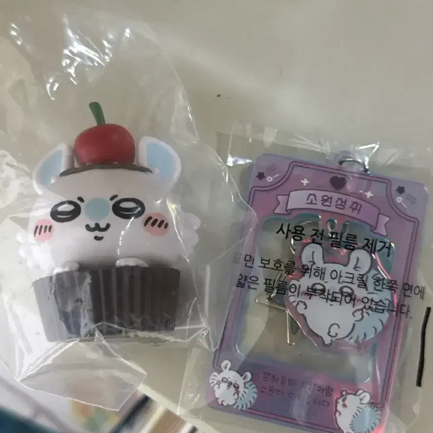 [BUNJANG] Chiikawa Momonga Unsealed Figure &amp; Charm Keychain Set / 치이카와(먼작귀) 모몽가 미개봉 피규어,부적 키링