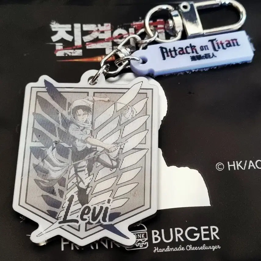[BUNJANG] Attack on Titan Frank Burger Hidden Levi Lenticular Keychain / 진격의 거인 프랭크버거 히든 리바이 랜티큘러 키링