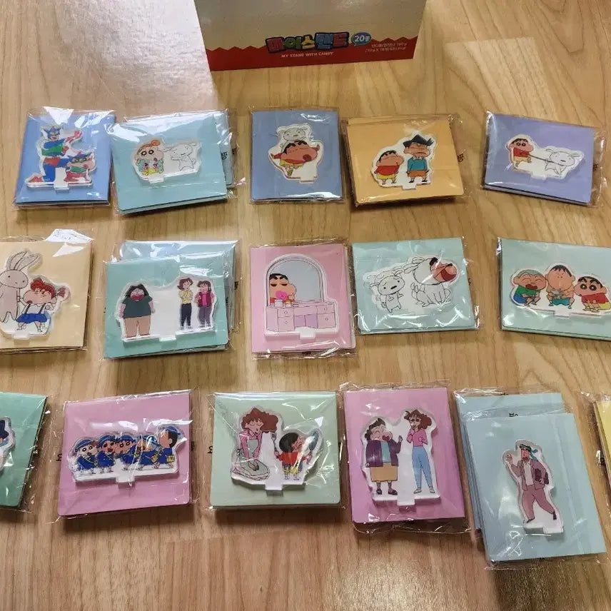 [BUNJANG] Crayon Shin-chan Acrylic Stand Set (16 Types) / 크레용신짱 아크릴 스탠드 16종