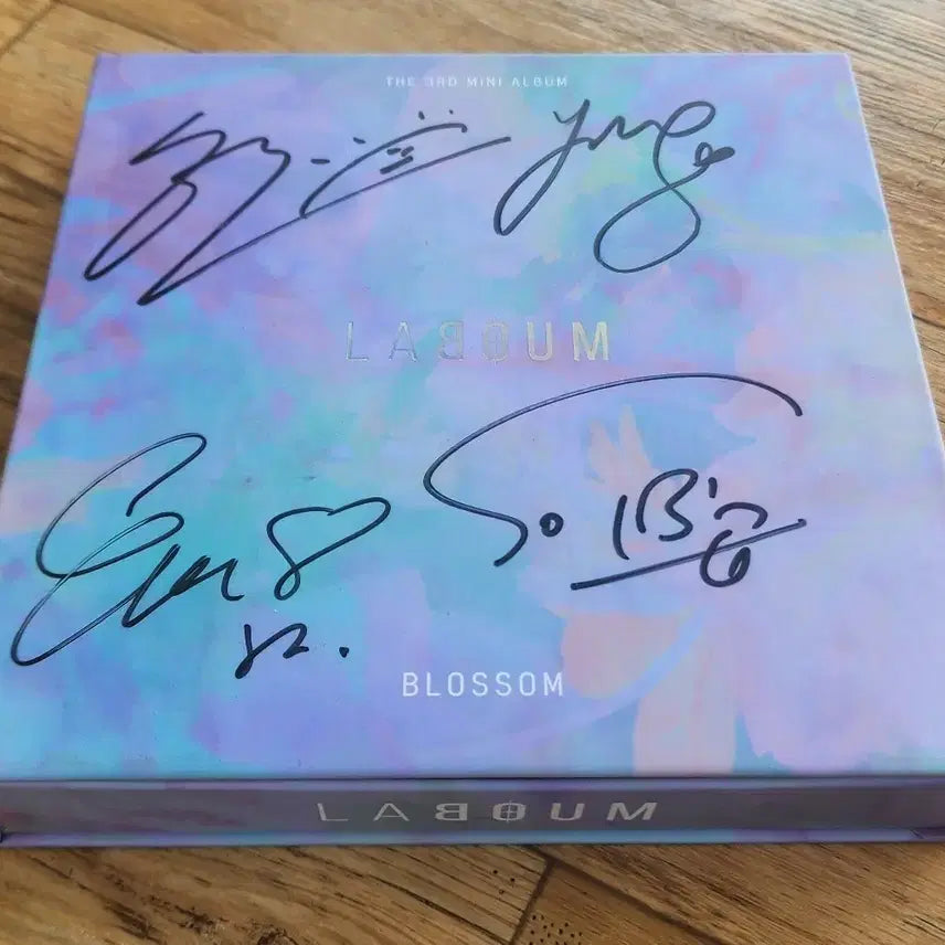 [BUNJANG] LABOUM BLOSSOM 3rd Mini Album Signed CD / 라붐 LABOUM BLOSSOM 3집 미니앨범 친필사인 CD