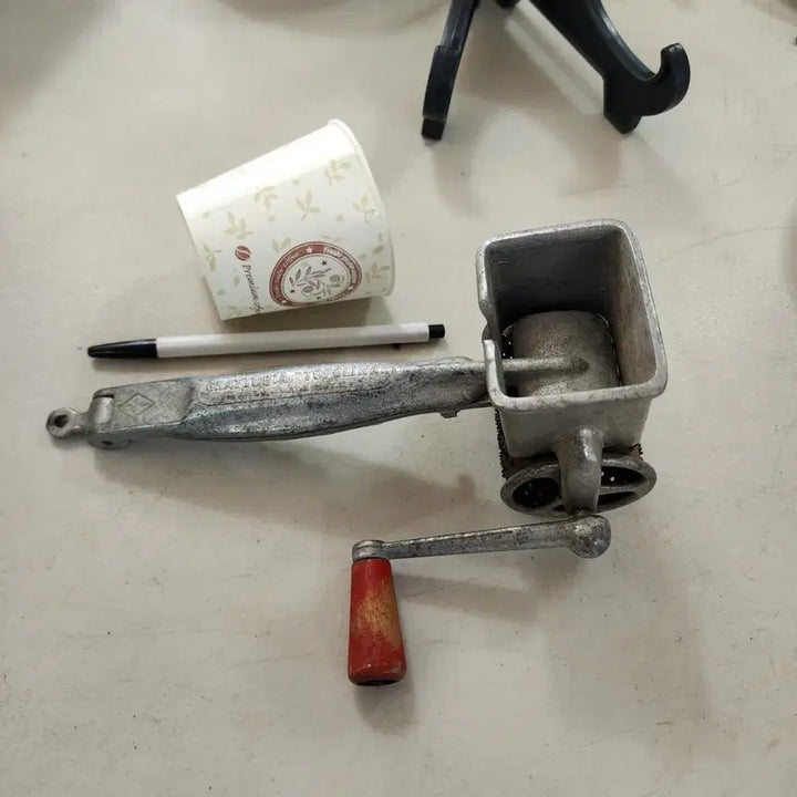 [BUNJANG] Vintage Italian Cheese Grinder / 옛날 이태리 치즈 그라인더