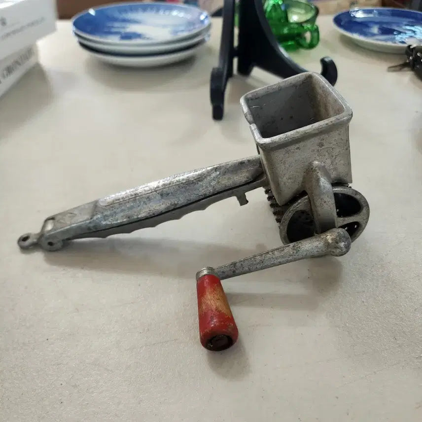 [BUNJANG] Vintage Italian Cheese Grinder / 옛날 이태리 치즈 그라인더