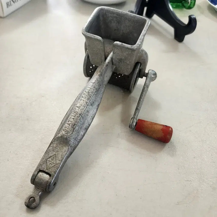 [BUNJANG] Vintage Italian Cheese Grinder / 옛날 이태리 치즈 그라인더