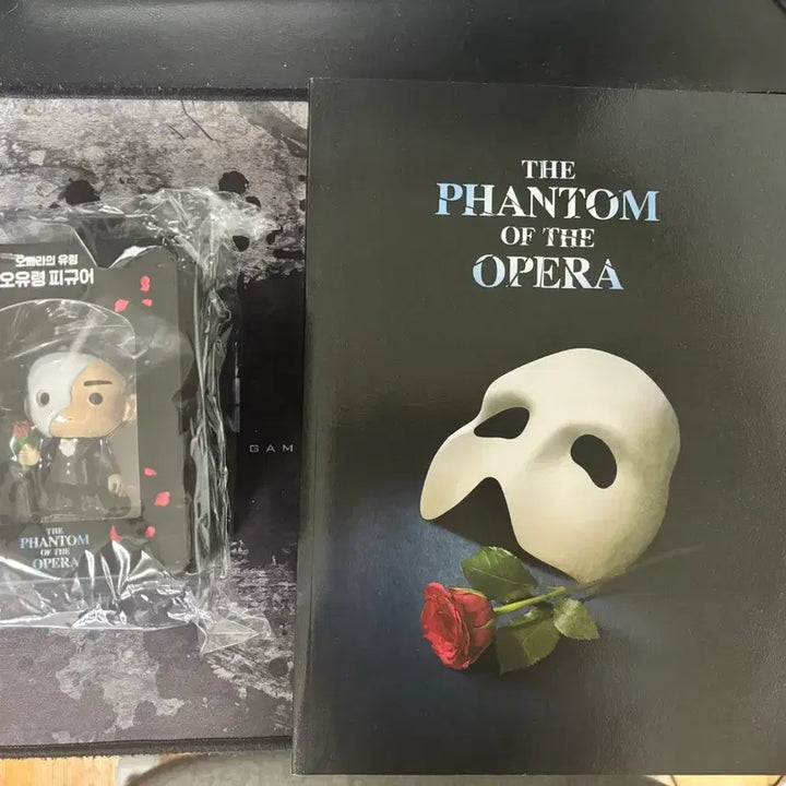 [BUNJANG] The Phantom of the Opera Mini Figure (Sealed) &amp; Program Book Bundle Set / 오페라의 유령 미니 피규어(미개봉)&amp; 프로그램 북 일괄판매
