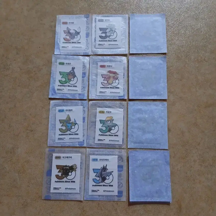 [BUNJANG] Pokemon Sticker (Tti-bu-ssil) - Individual Selection / 포켓몬띠부씰 1개 선택 다부니 썬더볼트 딱정곤 텅비드 뚜구리 무쇠손 콩둘기 슈바르고 두더류 브리두라스 30주년띠부씰