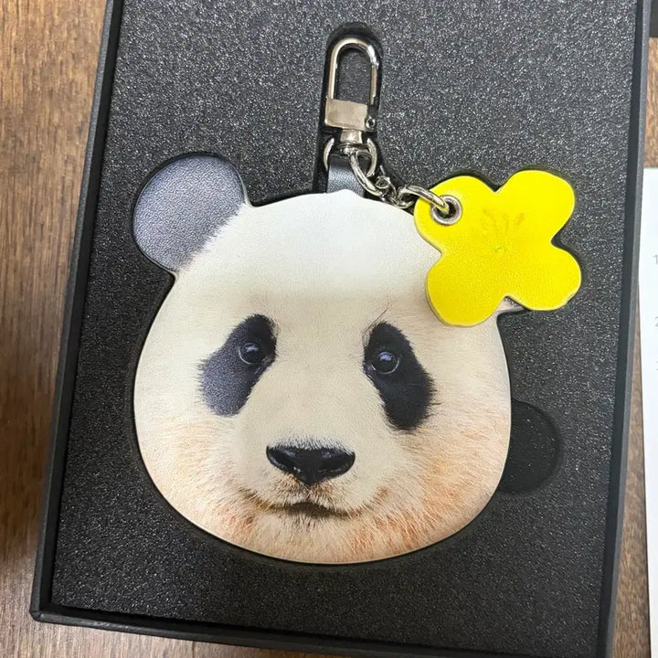[BUNJANG] FuBao "Yuchae" Leather Keyring &amp; Mirror Keyring Set / 푸바오 유채 가죽키링 &amp; 거울키링