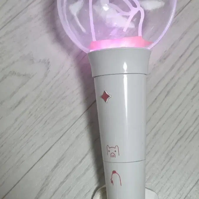 [BUNJANG] In:World Official Lightstick 1st Gen / 인워 1차 공식 응원봉