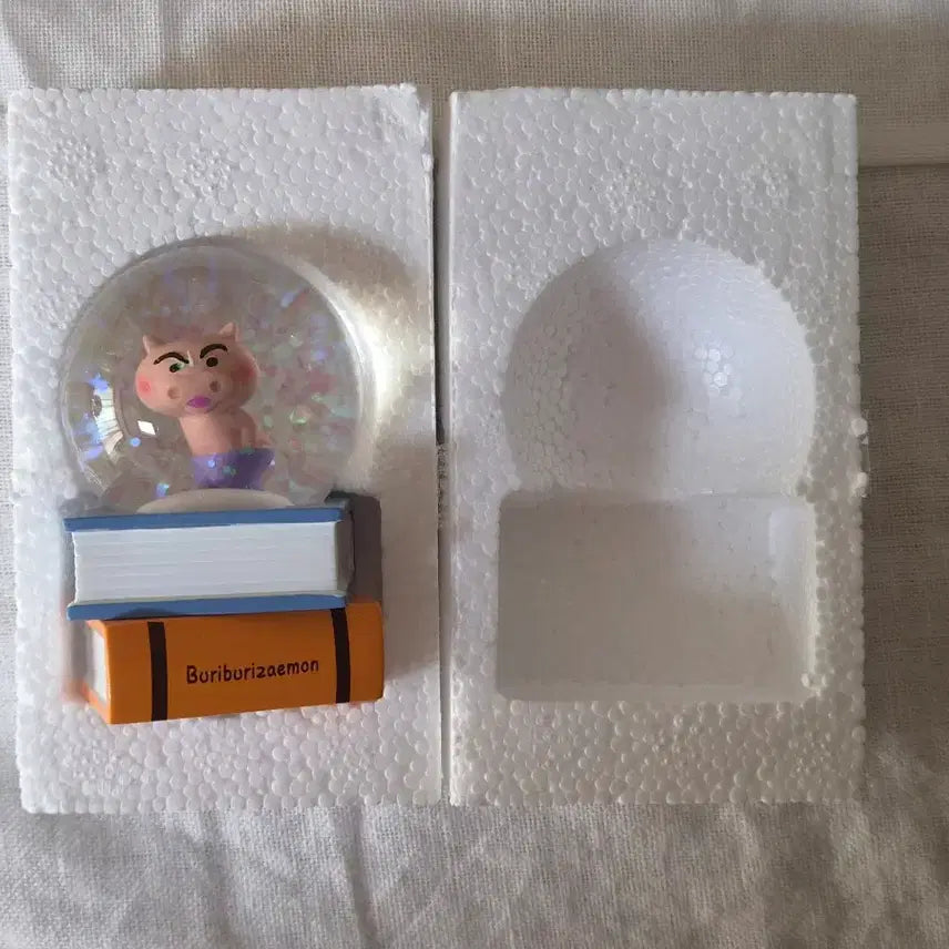 [BUNJANG] Crayon Shin-chan Buriburi Snow Globe / 짱구 부리부리 스노우볼