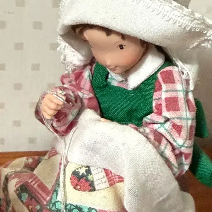 [BUNJANG] Holly Hobby Stitched with Love Figurine / 홀리하비 피규어 피겨린돌 Stitched with Love