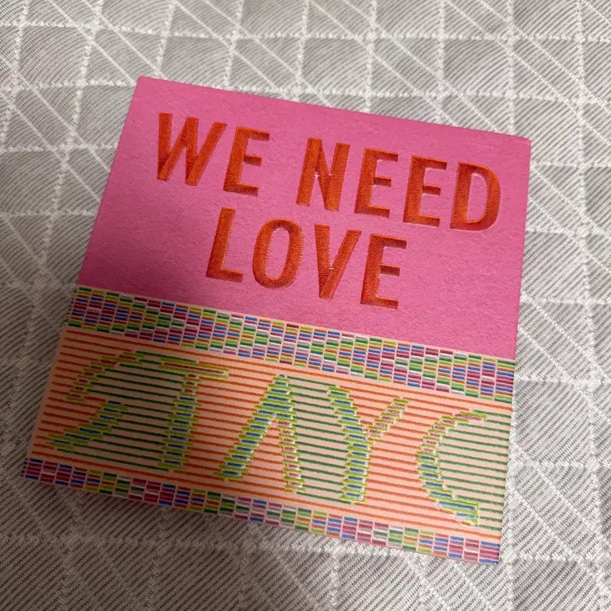 [BUNJANG] STAYC WE NEED LOVE Signed Album / 스테이씨 WE NEED LOVE 친필 싸인앨범
