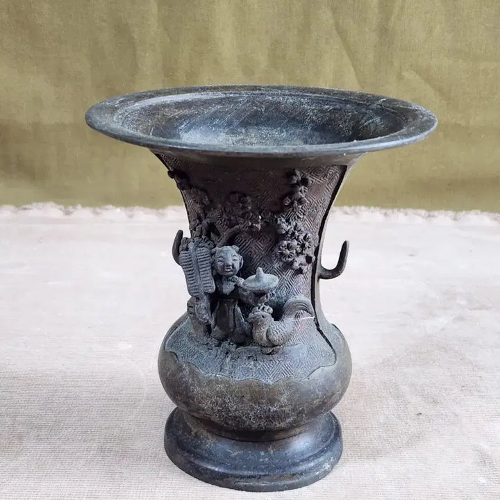 [BUNJANG] Bronze Vase with Raised Child Motifs / 입체형 동자문양 출중한 청동화병