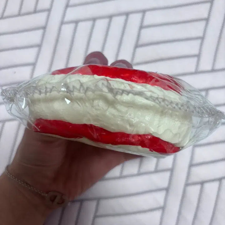 [BUNJANG] Strawberry Mochi / 샤오홍슈 딸기말랑이