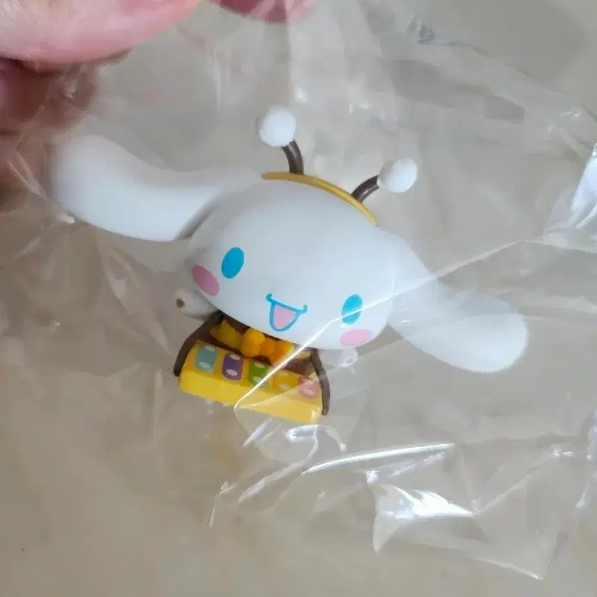[BUNJANG] Sanrio Cinnamoroll Honey Bee Figure / 산리오 시나모롤 꿀벌 피규어