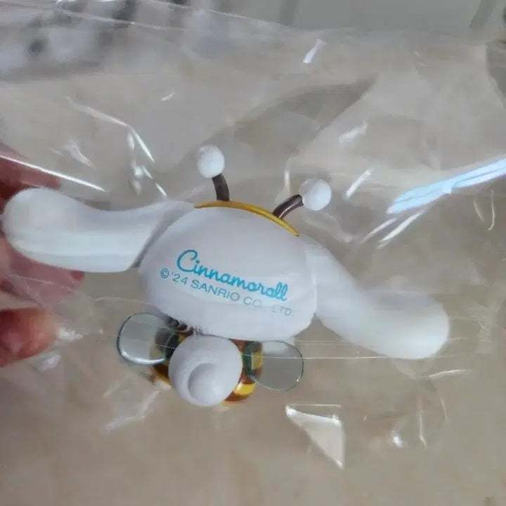 [BUNJANG] Sanrio Cinnamoroll Honey Bee Figure / 산리오 시나모롤 꿀벌 피규어