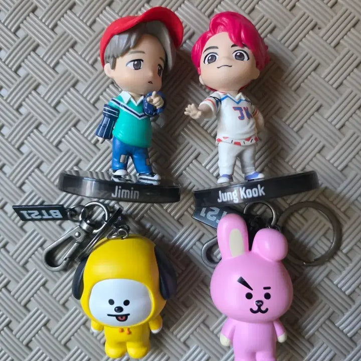 [BUNJANG] BTS Merch Box 3 + TinyTan Figure 2 + BT21 Keyring 2 / BTS 머치박스3 + 키링2 + 피규어2