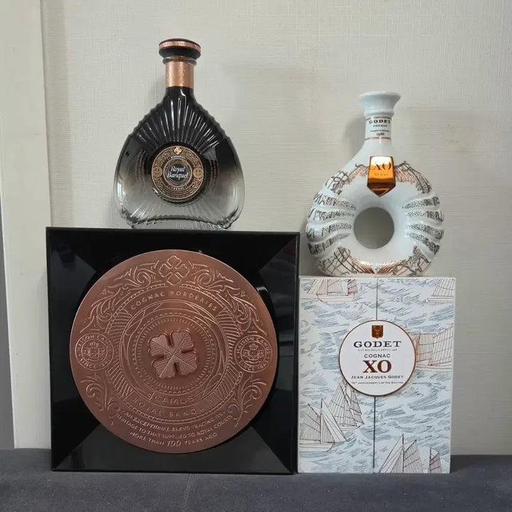 [BUNJANG] Camus XO Cognac &amp; Gode XO Whisky Empty Bottle Set / 고급 코냑(까뮤 로얄 뱅큇 XO, 고데 XO)위스키 공병