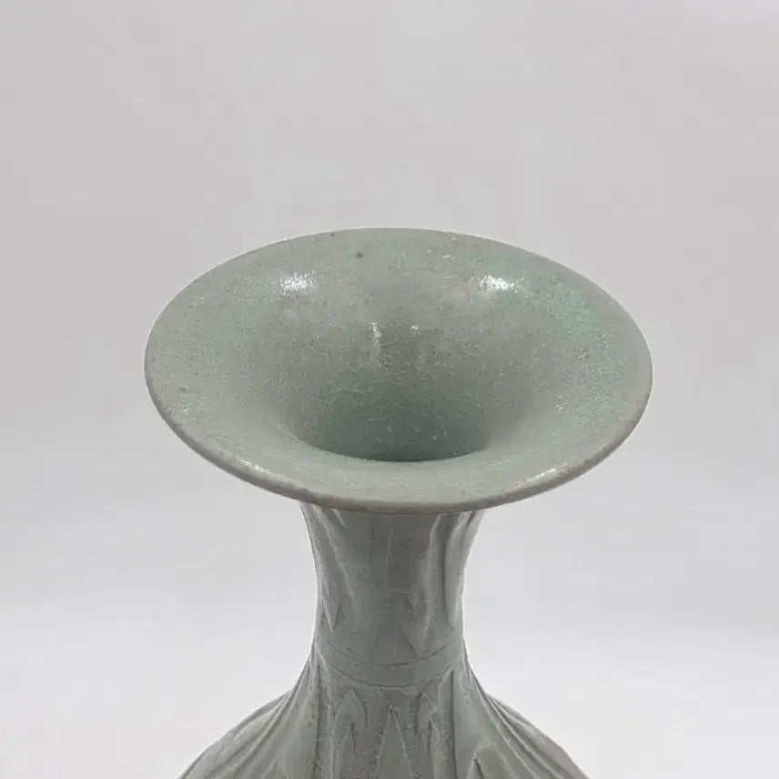 [BUNJANG] Celadon Engraved Peony &amp; Arabesque Pattern Vase / 청자음각모란당초문옥호춘병