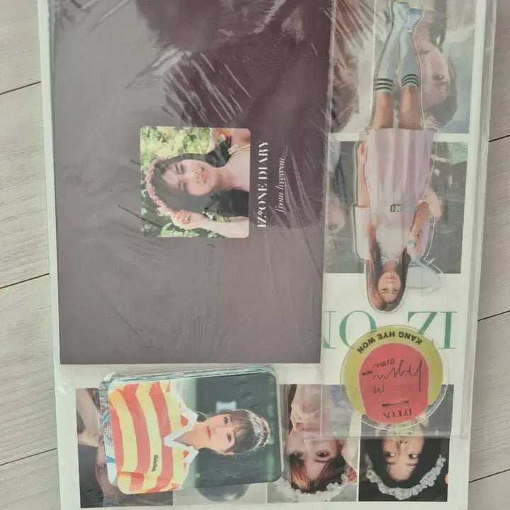 [BUNJANG] IZ*ONE Hyewon DICON ISSUE N°8 Photobook Set (Sealed) / 미개봉 아이즈원 DICON 혜원 포토북세트 배송비포함