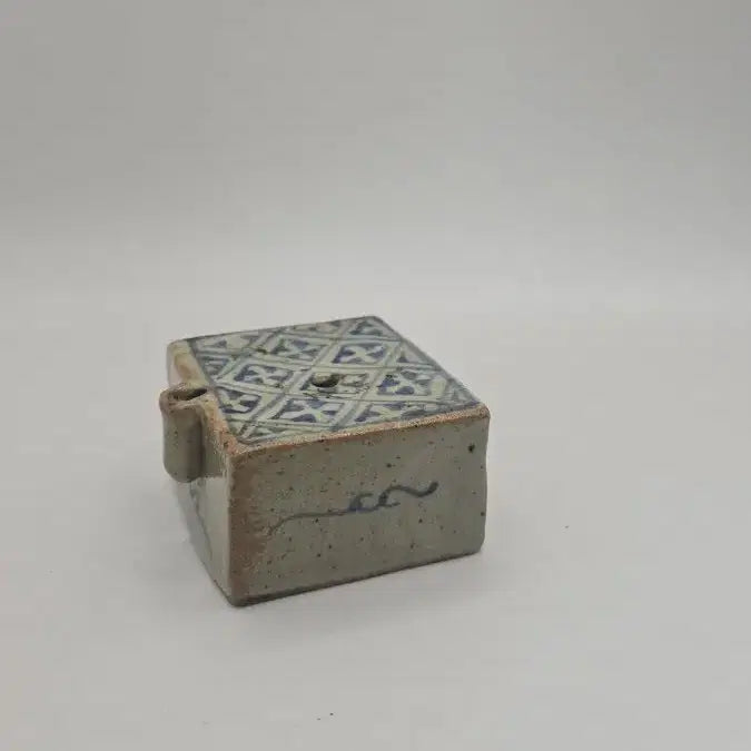 [BUNJANG] Blue and White Porcelain Square Inkstone Holder with Wan Character Motif / 청화백자 만자문 사각연적 골동품