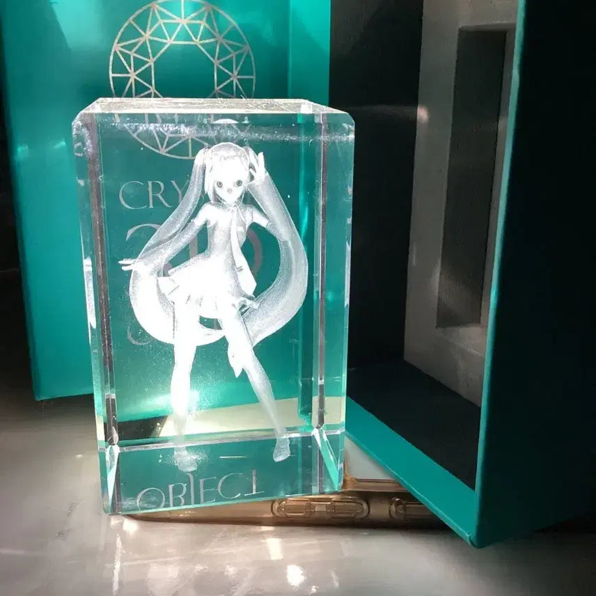 [BUNJANG] Hatsune Miku Crystal 3D Figure (Rare) / 희귀)크리스탈 3D 피규어 하츠네미쿠