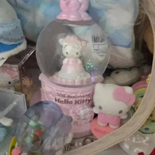 [BUNJANG] Hello Kitty 50th Anniversary Snow Globe / 헬로키티 50주년 기념 스노우볼