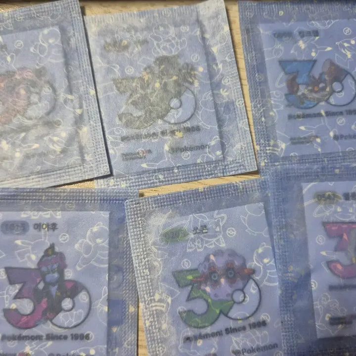 [BUNJANG] Pokemon 30th Anniversary Logo Tti-bu Seal Bundle Set / (미개봉) 포켓몬스터 30주년 로고 띠부씰 일괄 판매 푸린 캥카 킹크랩 이야후 쏘콘 엘풍 크라파 킹드라 야도뇽