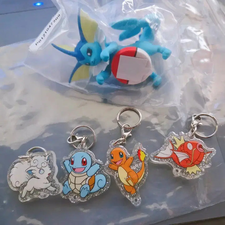 [BUNJANG] Pokemon 30th Anniversary Sticker Bundle Set + Vaporeon Hyper + Carabiner Keychain / 포켓몬 30주년 기념 스티커+샤미드히퍼+카라비너 키링 일괄