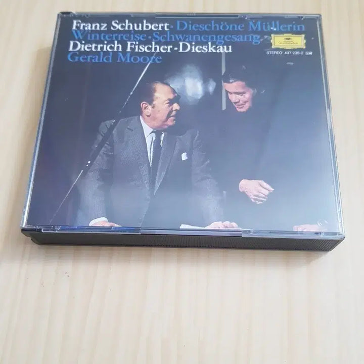 [BUNJANG] Fischer-Dieskau/Gerald Moore Schubert Lieder Complete Works 3CD Set / 3CD 성악 슈베르트 연가곡집 피셔디스카우/제럴드무어 Dieskau Moore 겨울나그네 겨울여행 아름다운물방앗간아가씨 백조의노래 클래식씨디 클래식시디 클래식cd