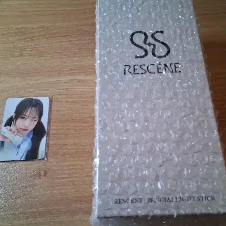 [BUNJANG] RESCENE Official Unsealed Lightstick + 5 Photocard Bundle / 리센느 공식 미개봉 응원봉 +5명 리센느 응원봉 포카