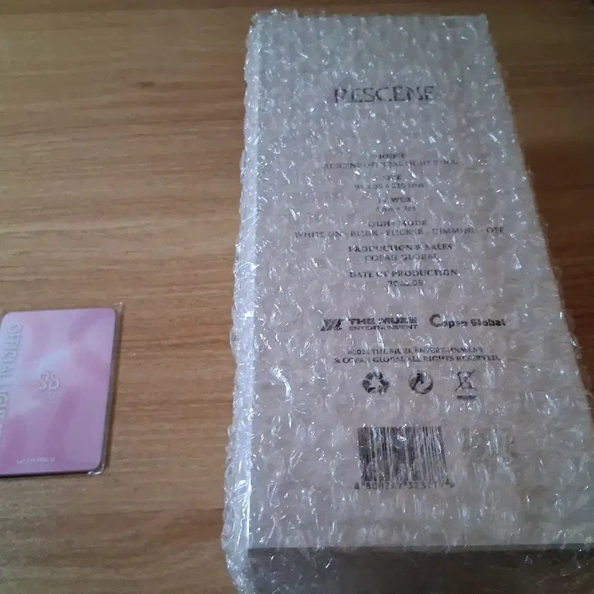 [BUNJANG] RESCENE Official Unsealed Lightstick + 5 Photocard Bundle / 리센느 공식 미개봉 응원봉 +5명 리센느 응원봉 포카
