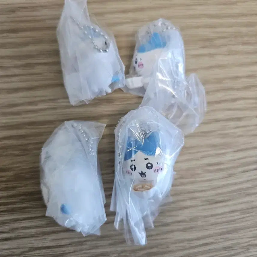 [BUNJANG] Chiikawa Tabemono Hachiware Keychain / 치이카와 타베모노 하치와레 키링