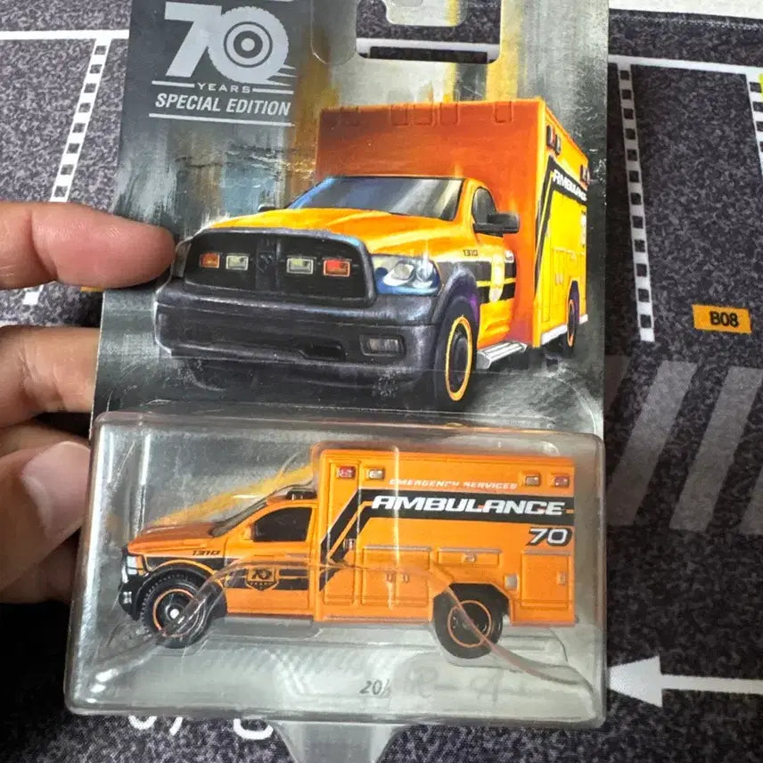 [BUNJANG] Matchbox 70th Anniversary Ambulance Special Edition (Sealed) / 매치박스 70주년 구급차 미개볼
