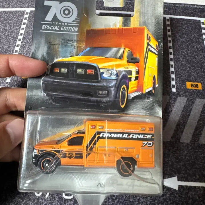 [BUNJANG] Matchbox 70th Anniversary Ambulance Special Edition (Sealed) / 매치박스 70주년 구급차 미개볼