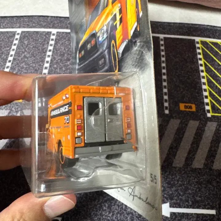 [BUNJANG] Matchbox 70th Anniversary Ambulance Special Edition (Sealed) / 매치박스 70주년 구급차 미개볼