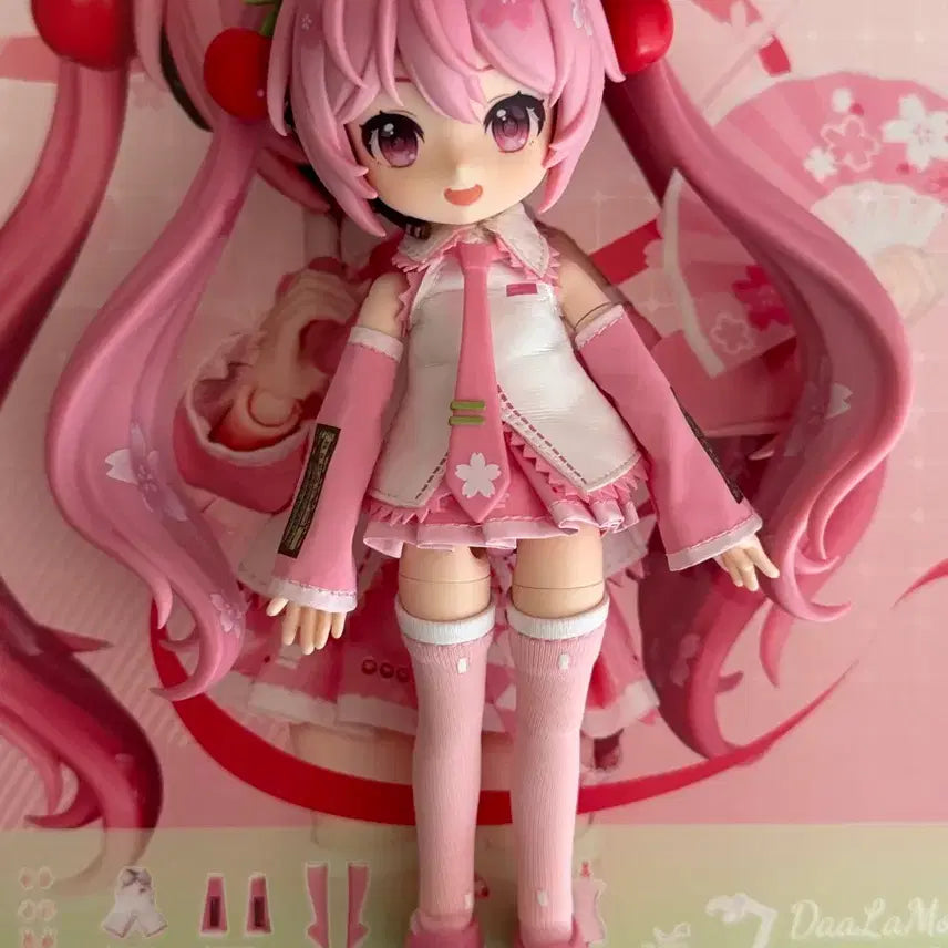 [BUNJANG] Hatsune Miku Sakura Miku Bloxy Figure / 하츠네미쿠 사쿠라미쿠 블로키 피규어