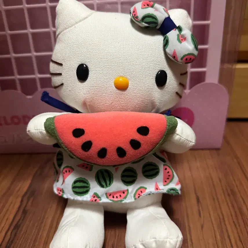 [BUNJANG] Sanrio Classic Hello Kitty Watermelon Pattern Doll / 산리오 고전 헬로키티 고전 인형 키티 수박 패턴 인형 판매합니다.
