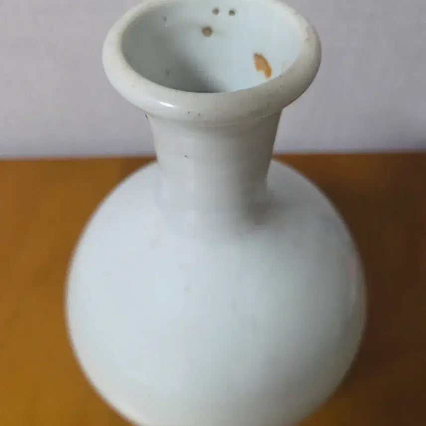 [BUNJANG] Joseon Dynasty White Porcelain Vase / 오래된 백자 주병